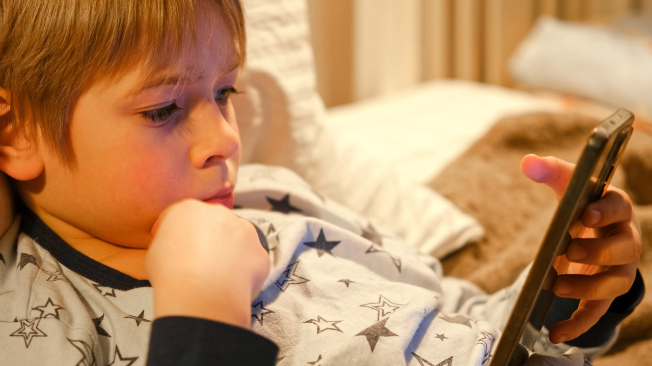 Helping your child cope with spending pressure online